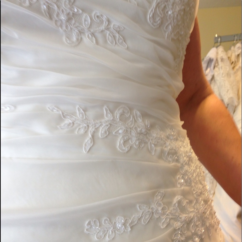 Brand New Ivory Wedding Dress - Picture 5 of 6